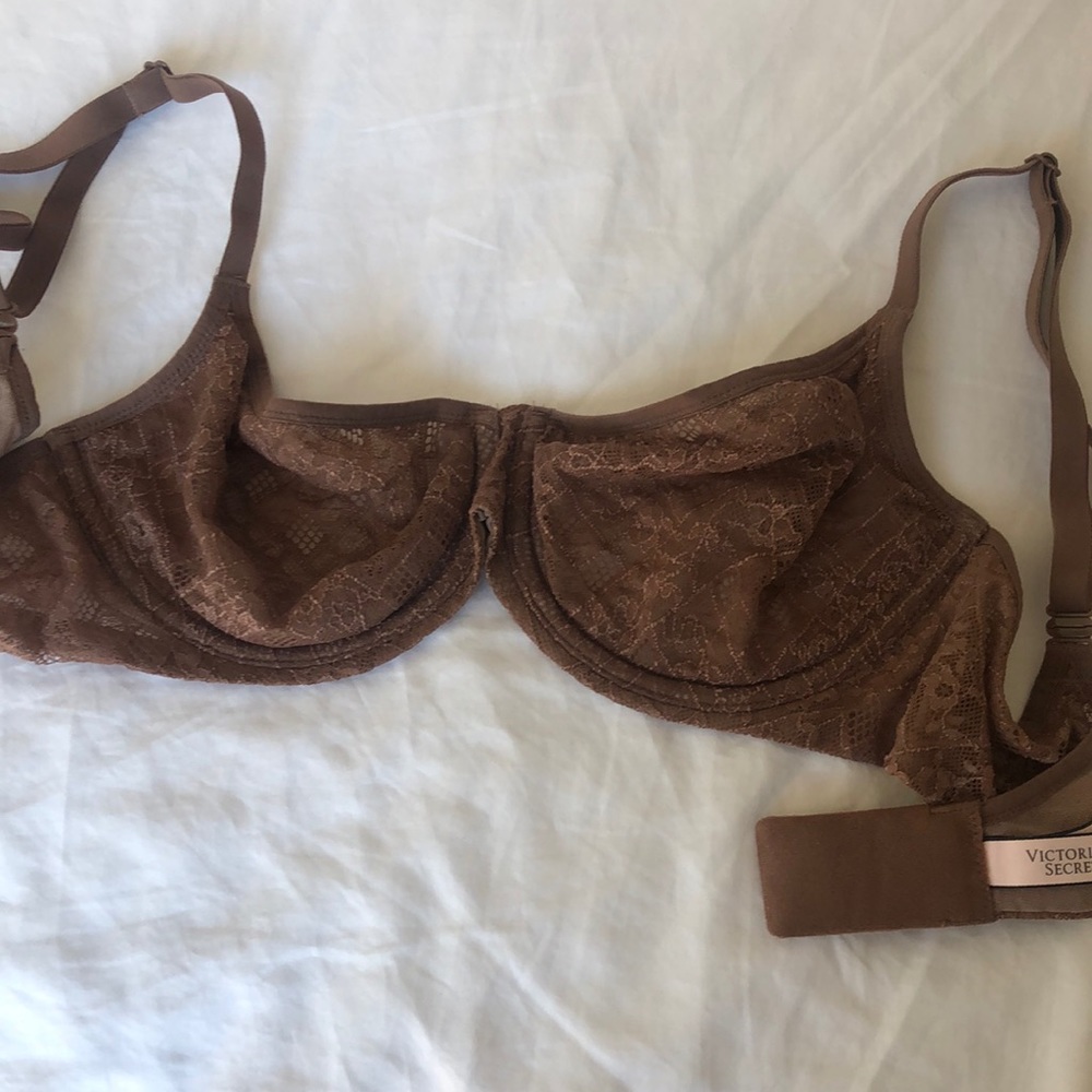 NWOT 34D Body by Victoria demi bra